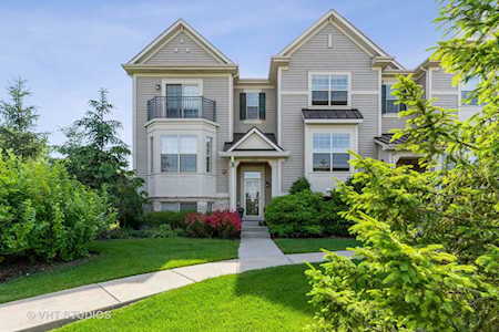 2189 Dauntless Dr Glenview, IL 60026