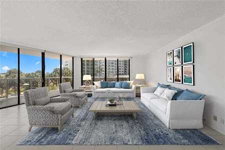 20281 E Country Club Dr #208 Aventura, FL 33180
