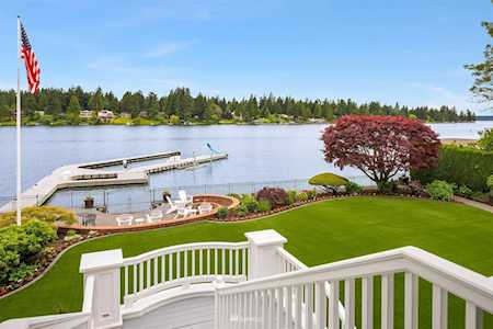 9011 NE 38th Place Yarrow Point, WA 98004