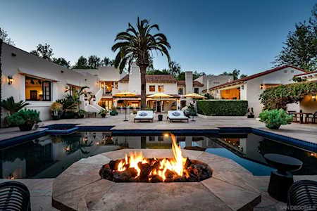 6977 Las Colinas Rancho Santa Fe, CA 92067