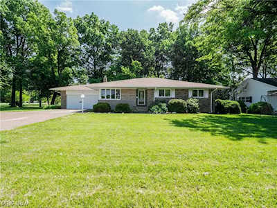 123 Duff Dr Avon Lake, OH 44012