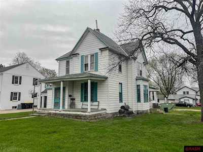 204 E Main St Madelia, MN 56062
