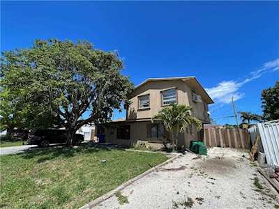 1390 SW 49th Ter Fort Lauderdale, FL 33317