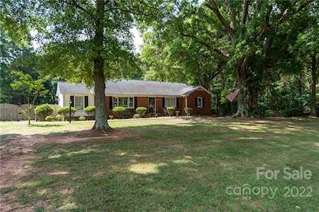 15308 Beatties Ford Rd Huntersville, NC 28078