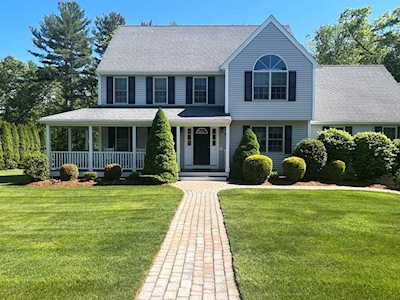 92 Litchfield Ln Hanson, MA 02341