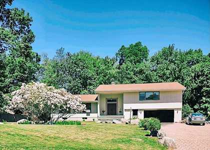 9 Old Lantern Cir Paxton, MA 01612