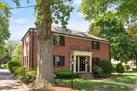 33 Pierce Rd #33 Watertown, MA 02472