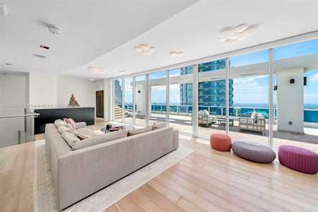 200 Biscayne Boulevard Way #PH-5401 Miami, FL 33131
