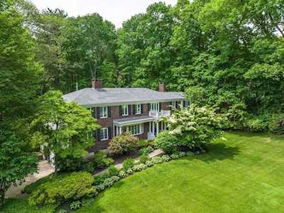 172 Country Dr Weston, MA 02493