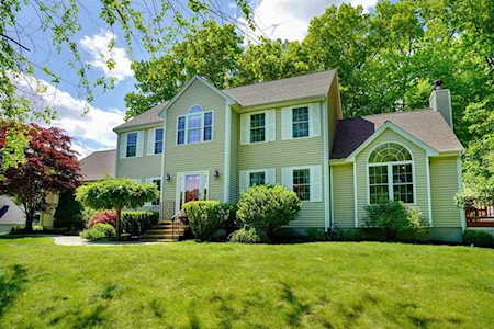 10 Enslin Circle Ashland, MA 01721