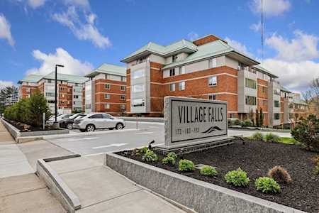 173 Oak St #205 Newton, MA 02464