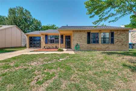 6933 Sandybrook Drive Fort Worth, TX 76120