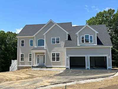 8 Fox Point Trail Grafton, MA 01519