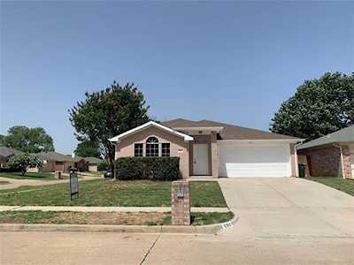 5702 Alicante Drive Arlington, TX 76017