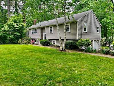 37 Woodlawn Dr Sturbridge, MA 01566
