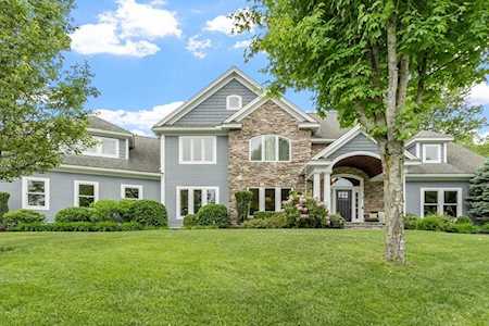 4 Park Grove Ln Shrewsbury, MA 01545