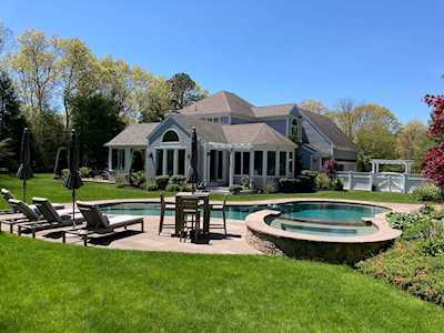 46 Cranberry Ridge Rd Mashpee, MA 02649