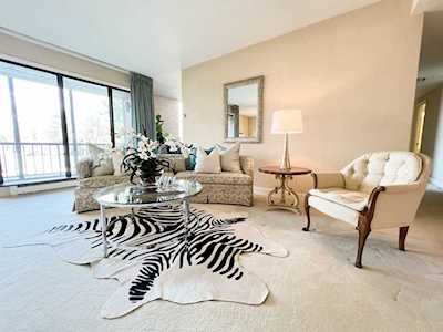 85 Grove St #101 Wellesley, MA 02482