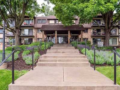 215 Barry Avenue S #219 Wayzata, MN 55391