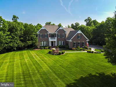27054 Roan Ct Chantilly, VA 20152