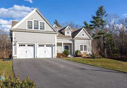 26 Fieldstone Dr Mattapoisett, MA 02739