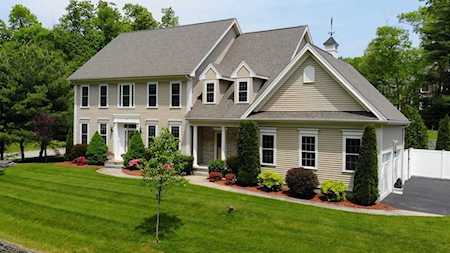 27 Beechwood Cir Northborough, MA 01532