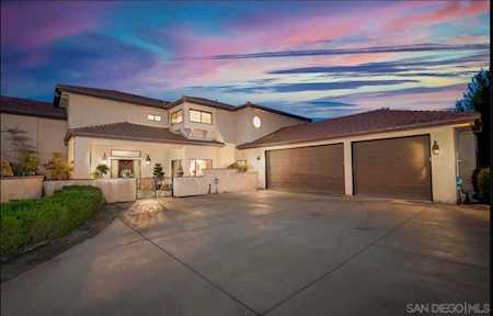 2736 Via Chinarros Alpine, CA 91901