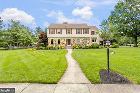 813 Fernwood Rd Moorestown, NJ 08057