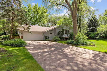 4 Butternut Dr Naperville, IL 60540
