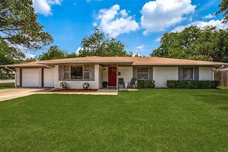 1021 Ross Trail Arlington, TX 76012