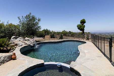 27373 Carlata Ln Valley Center, CA 92082