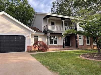 15992 Woodlet Way Chesterfield, MO 63017