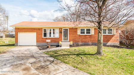 6601 Creston Dr Louisville, KY 40258