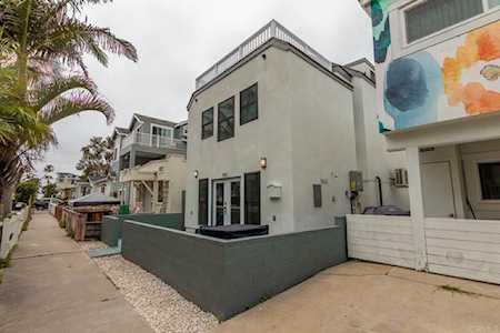 816 Toulon Court Pacific Beach (San Diego), CA 92109