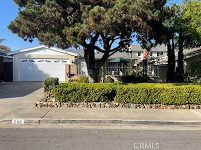 242 Palmer St Costa Mesa, CA 92627
