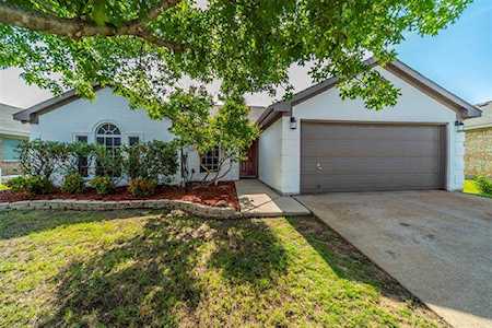 620 Sawyer Drive Saginaw, TX 76179
