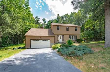 4 Glendale Woods Dr Southampton, MA 01073
