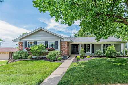 907 Parkwatch Dr Ballwin, MO 63011