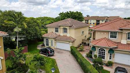 2180 NW 99th Ter Pembroke Pines, FL 33024