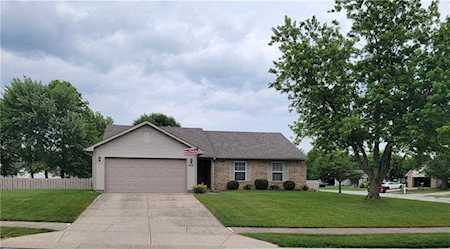 502 Woodfield Circle Avon, IN 46123