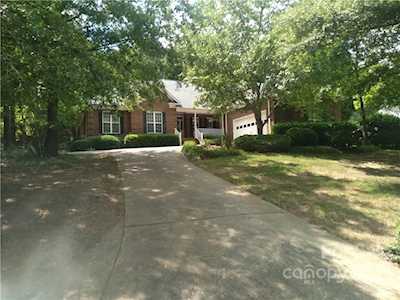 431 Hunters Point Dr E Indian Trail, NC 28079