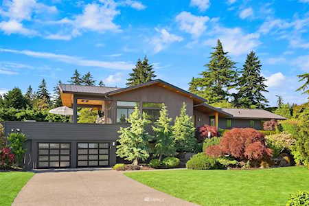 1935 91st Place NE Clyde Hill, WA 98004