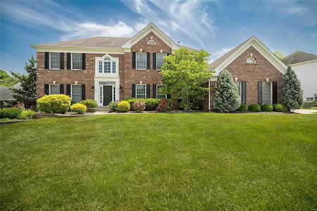 2202 Stonegate Manor Ct Chesterfield, MO 63017
