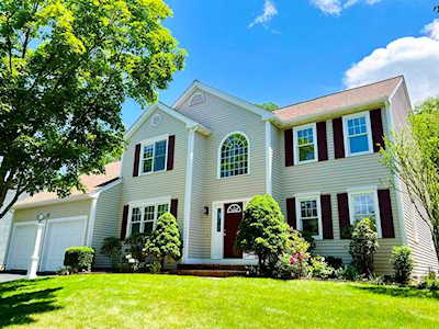 43 Lexington Dr Acton, MA 01720