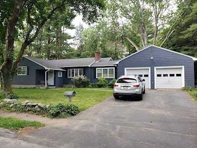 10 Saunders Rd Lynnfield, MA 01940