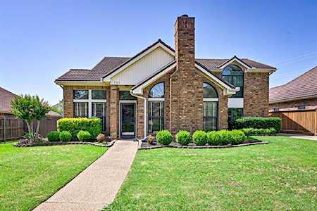 725 Paul Drive Hurst, TX 76054