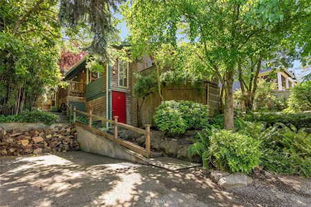7030 14th Ave SW Seattle, WA 98106