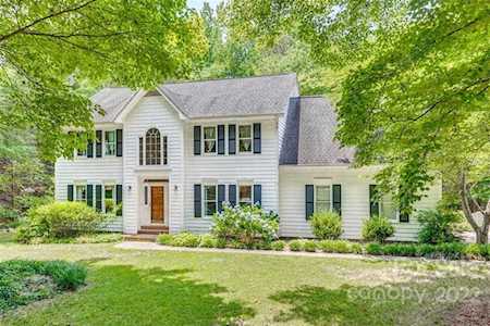 2209 Wedgewood Dr Matthews, NC 28104