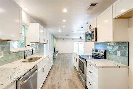 3913 Twilight Drive S Benbrook, TX 76116