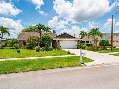 124 Bordeaux Cir Naples, FL 34112